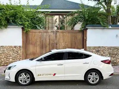 Hyundai Elantra 1.6AT 2021 белая