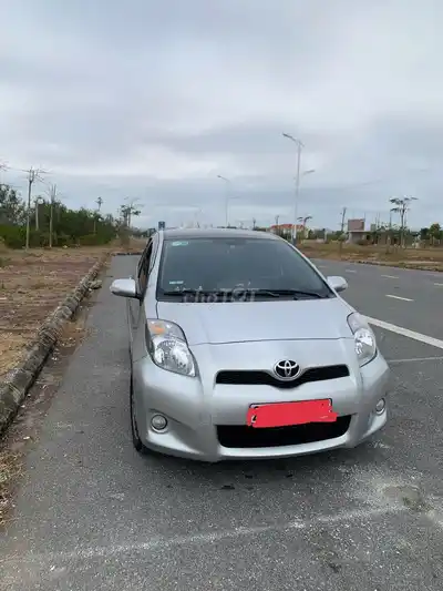 Toyota Yaris RS, 90 тыс. км, серебристый