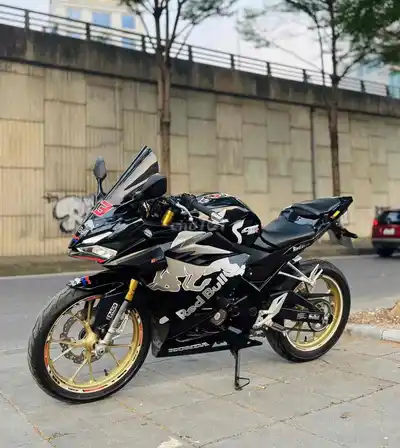 Honda CBR 150R ABS 2025 черный Япония почти новый