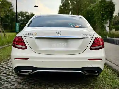 Мерседес E300 AMG 2017 белый 98000 км