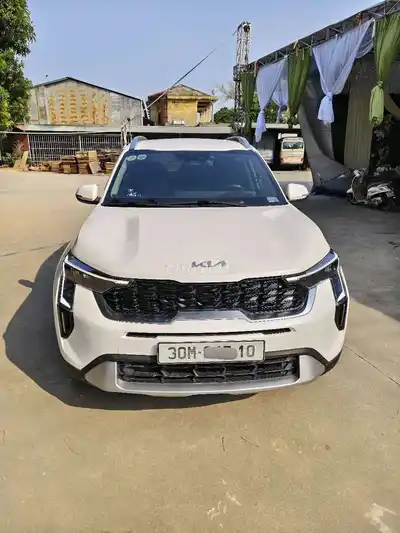 Kia New Sonet 2024 Luxury 1.5 AT 27 тыс. км белая