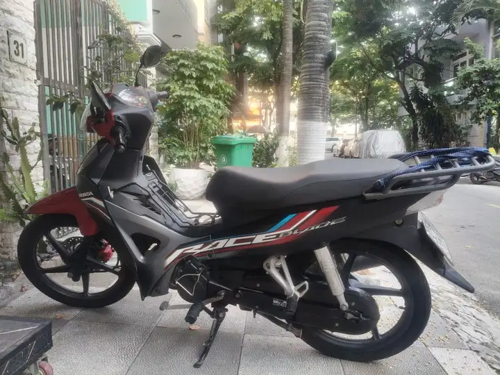 Honda Blade race