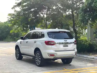 Ford Everest Titanium 2.0L 4x2 AT 2022 года выпуска
