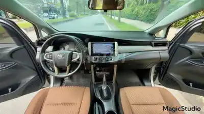 Toyota Innova 2.0E 2016 - 325 млн