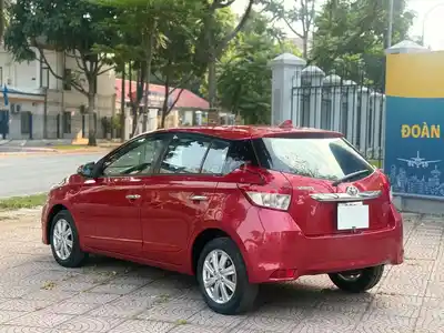 Toyota Yaris G 2015 красная, импорт 12/2015, отличное состояние
