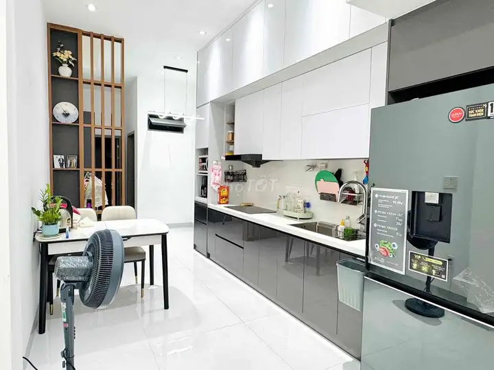 Угловой дом 5.5м, Bình Thái 3, срочная продажа