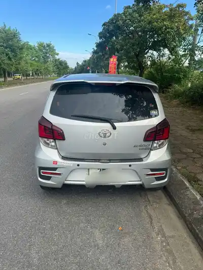 Toyota Wigo 2019 автомат серебристый