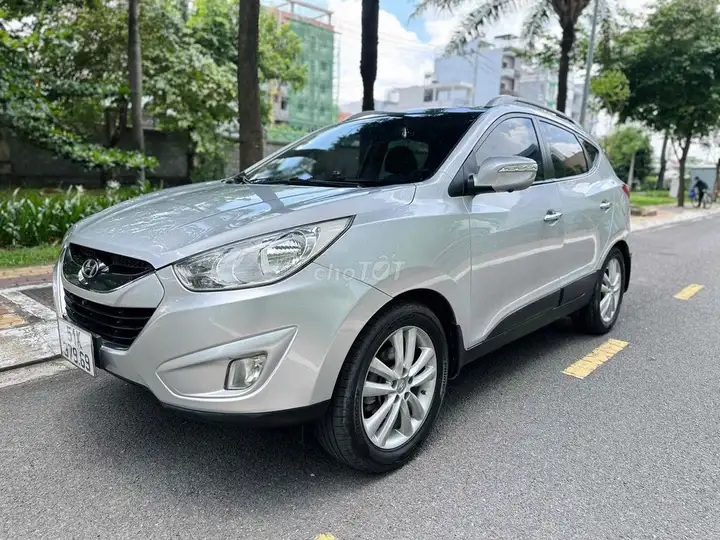 Hyundai Tucson 2012 автомат серебристый