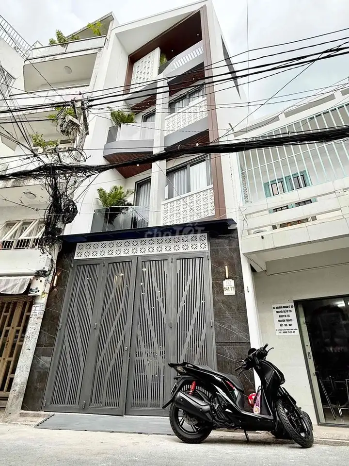 Дом 4 этажа, лифт 500 кг. 541/77 Huỳnh Văn Bánh, район Phú Nhuận