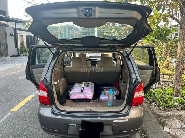 Nissan Grand Livina 2011