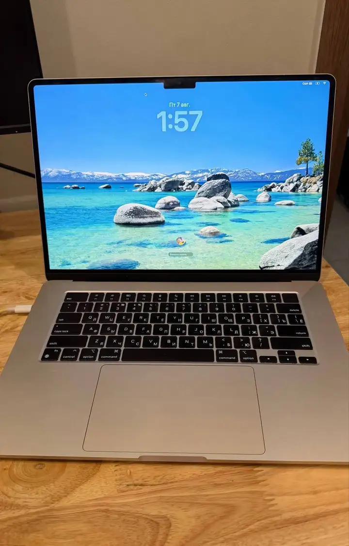 MacBook Air 15 M2 (2023) 8/256 GB, Starlight