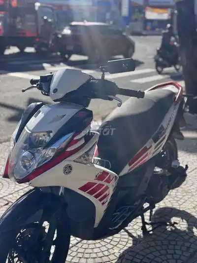 Yamaha Nouvo 5 FI белый черно-красный