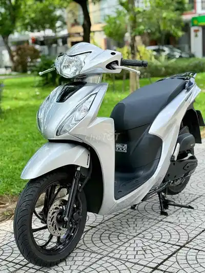 Honda Vision 2021 серебристого цвета