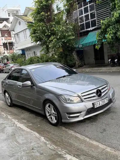 Mercedes C300 AMG 2011 серебристый серый 100 тыс. км