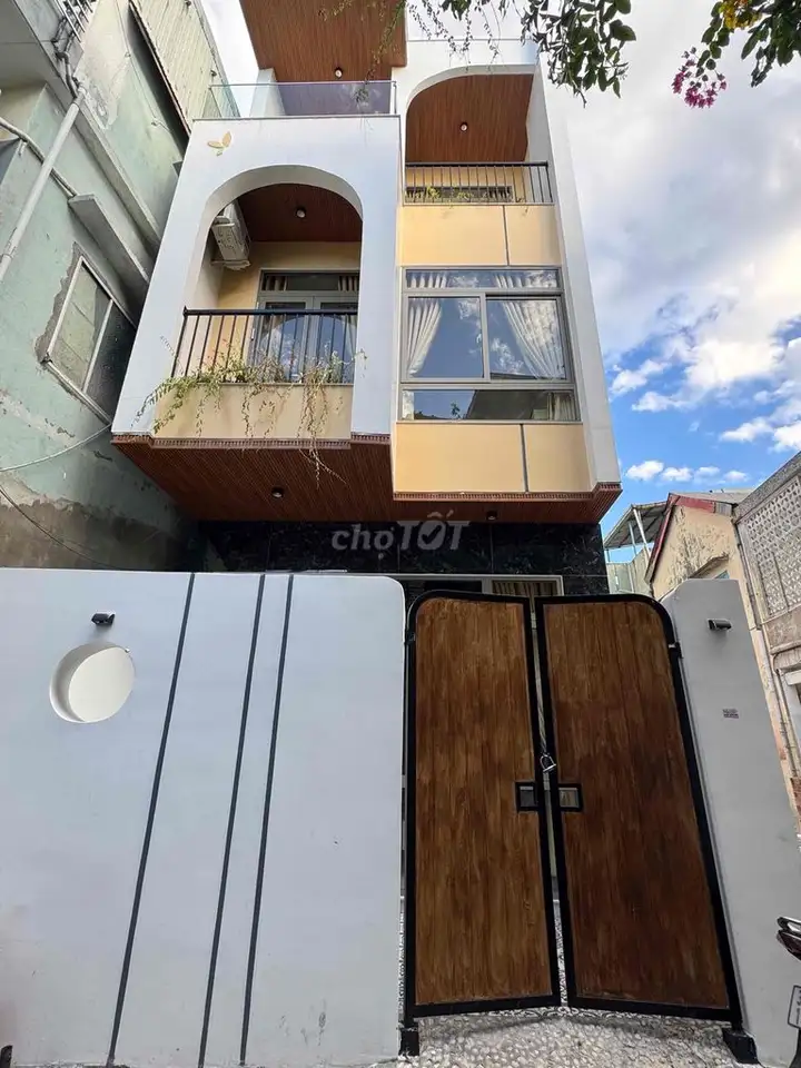 Дом на ул. Трань Као Ван, 74 м², частный бассейн, 2 этажа