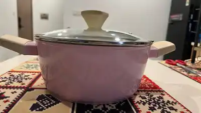 Коврик для йоги, бадминтон, вазы, светодиодные ветки, удлинитель, кастрюля
