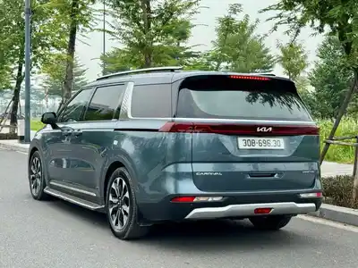 Kia Carnival Signature 2022 Серно-зеленый 7 мест