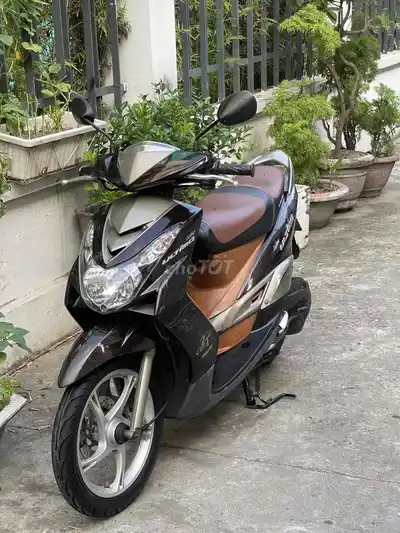 Скутер Yamaha Mio коричневый, черный