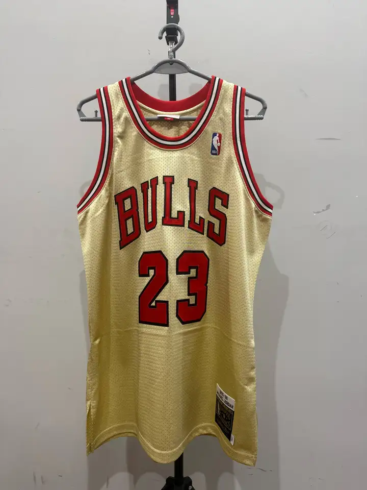 Личные вещи: Insta360, iPhone, Nike, Jordan, куртки, часы, ремни, Yeezy, BE@RBRICK