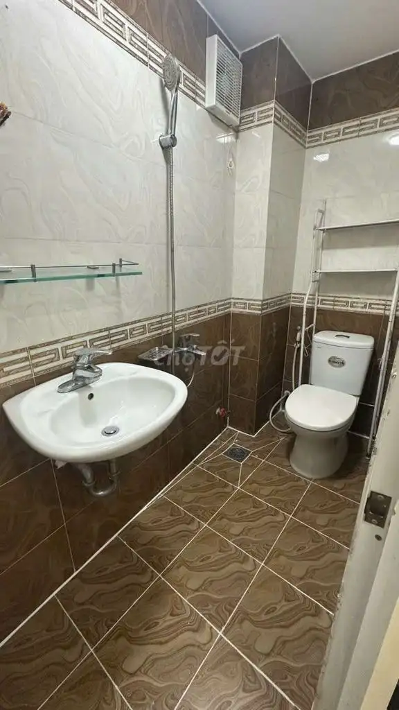 Новый красивый дом, 2 этажа, 2 спальни, 3 санузла, Чан Динь Су, р-н 1