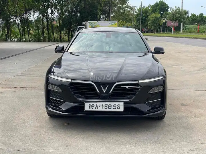 VinFast Lux A 2021 черный 5 мест