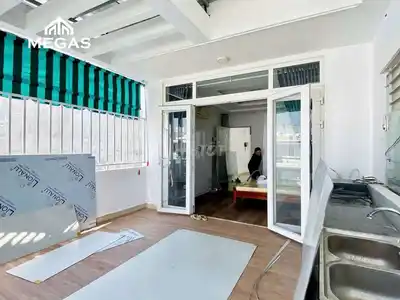 1-комнатная квартира с отдельной кухней и большим балконом рядом с центром Quận 2