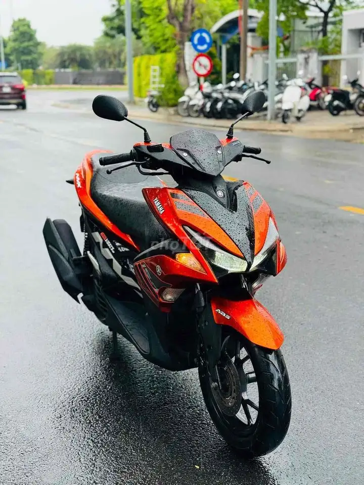 Yamaha NVX 155 ABS Черно-оранжевый Smartkey ABS