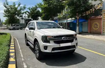 Ford Everest Titanium 2023 4x2 27000 км Белый