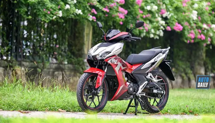 Honda Winner красно-серебристый