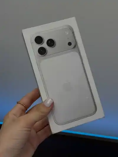 Apple iPhone 17 Pro Max 256ГБ SIM + ESIM (Серебристый|Silver)