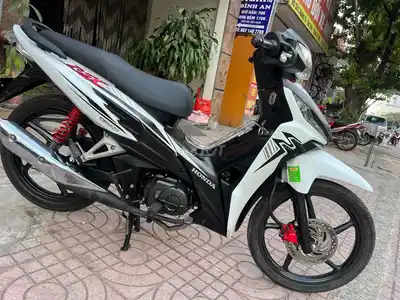 Honda Wave RSX FI бело-чёрный