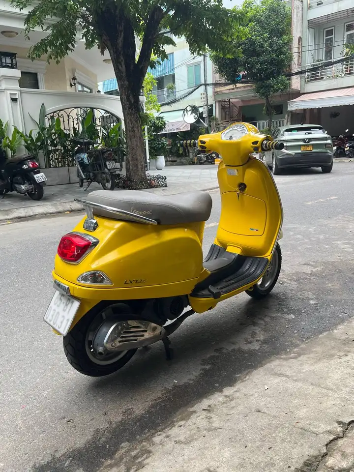 Мотоцикл Vespa 125 LX