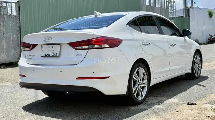 Hyundai Elantra 2.0 GLS Sport 2018 Белый 68000 км