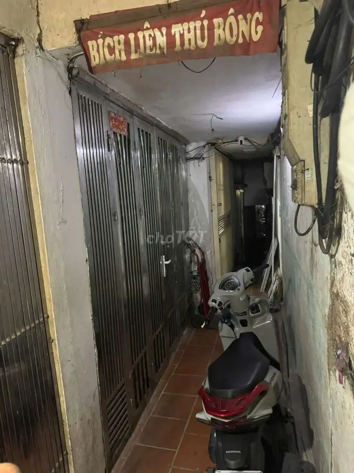 ШЕДЕВР СТАРОФРАНЦУЗСКИЙ ДОМ В ЦЕНТРЕ ХАНОЯ, 36 УЛИЦ, РЯДОМ С РЫНКОМ ДОНГСУАН, ГОТОВ К ПРОЖИВАНИЮ