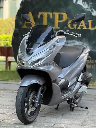 PCX 2019 серый, 12000 км, в отличном состоянии, с оформлением и новыми номерами