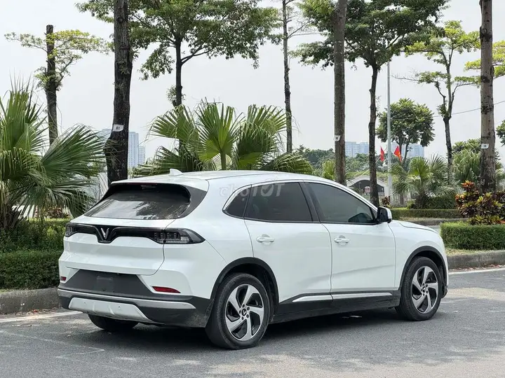 VF8 Eco 2024, полная комплектация ADAS, отличное состояние