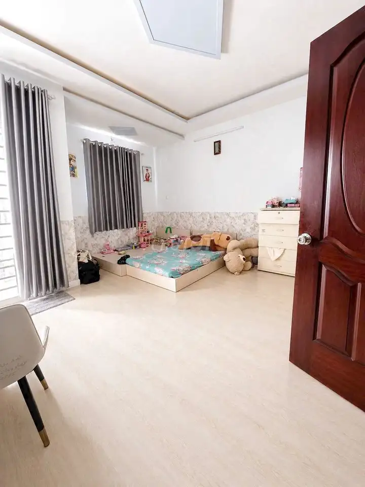 Дом с широким фасадом в 50м от ул. Фам Тхе Хиен, П.4, Р.8, П. Чань Хынг