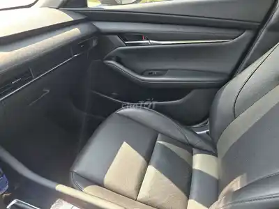 Mazda 3 Luxury 2023 серая 16000 км