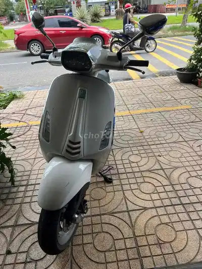 Скутер Piaggio Vespa белый