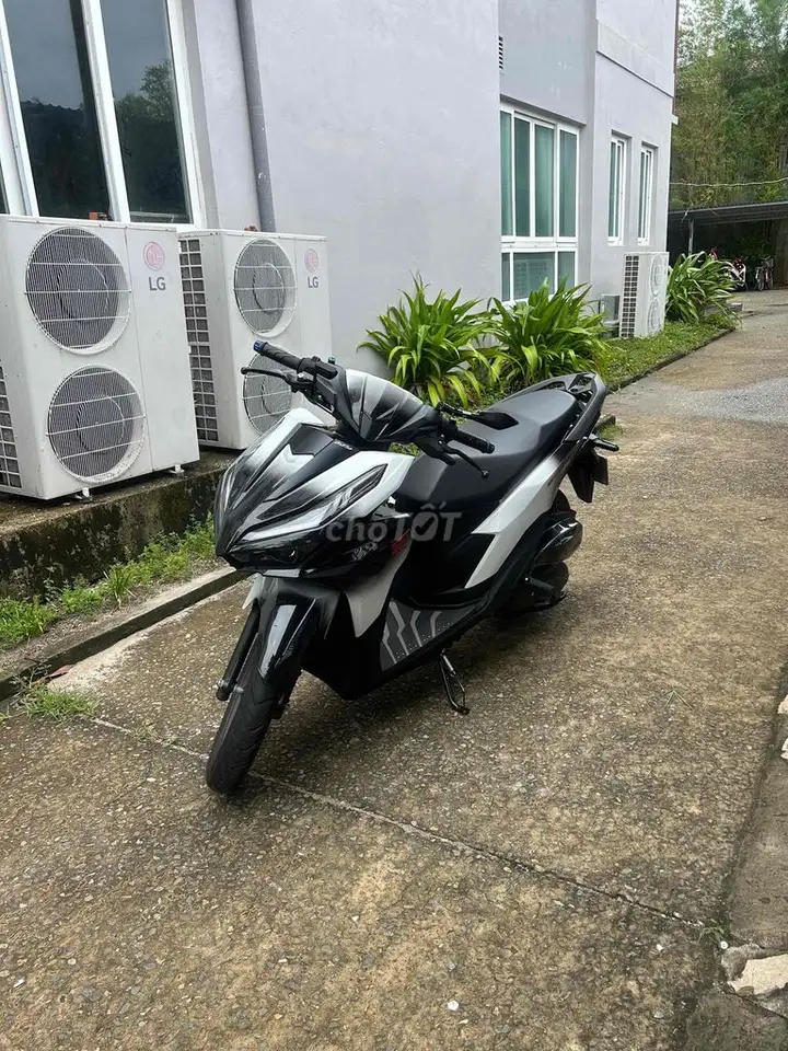 Honda Vario 2026 черно-белый Индонезия