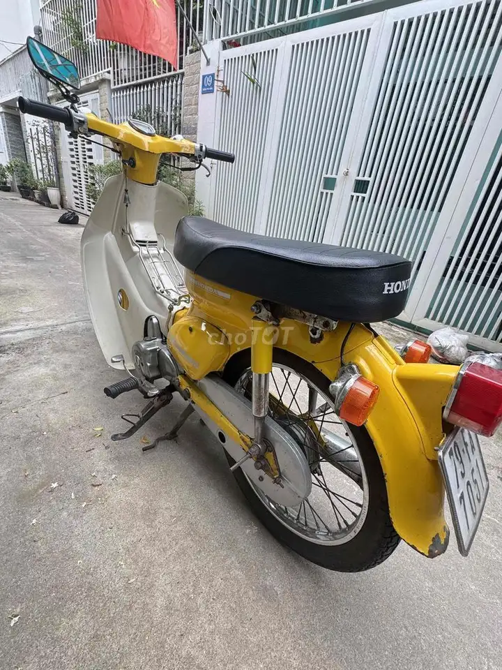 Honda Cub Nhật 50cc Желтый