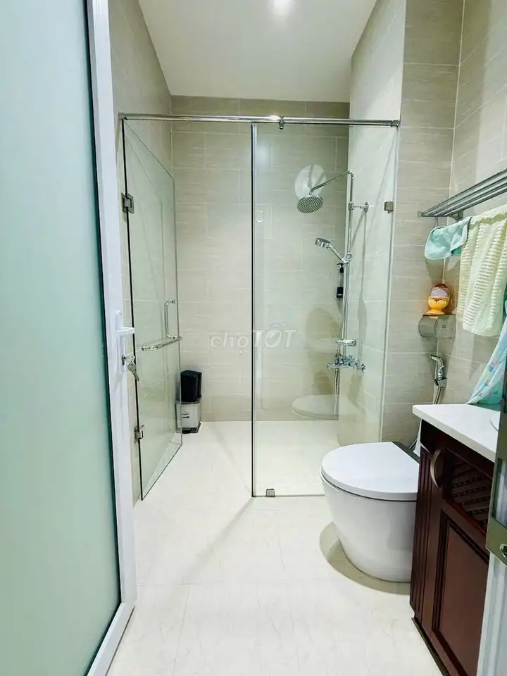 Таунхаус в компаунде Park Riverside 5х16,5м, Лиен Фуонг, 9-й р-н, дорогая деревянная мебель