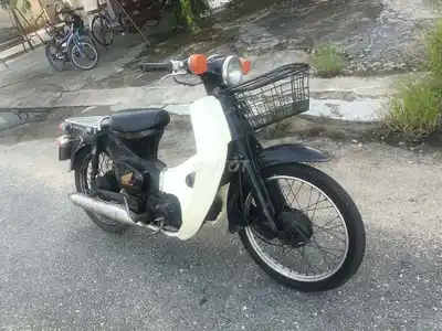 Honda Super Cub черно-белый