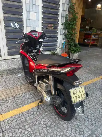 Honda Air Blade 2024 красно-чёрный
