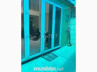 ДИРЕКТОР — П. НОВОЕ — УДОБСТВА — ОХРАНА — ТРАН КУАН ДЬЕУ — РАЙОН 3