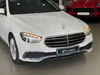 Эксклюзивный автомобиль Mercedes-Benz E200 V1 2022 Очень красивый
