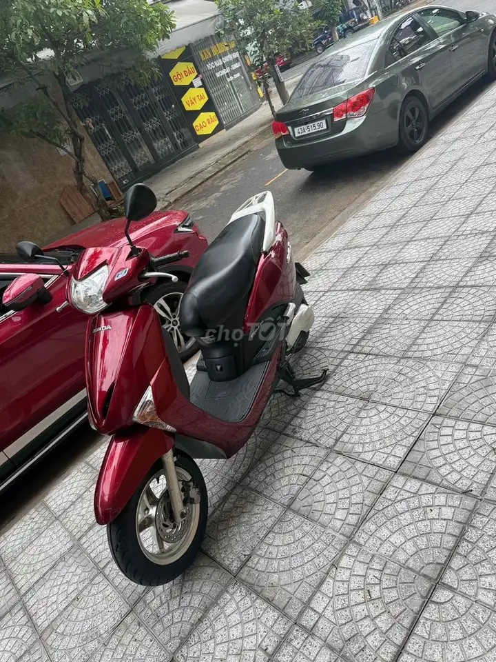 Honda Lead красный скутер