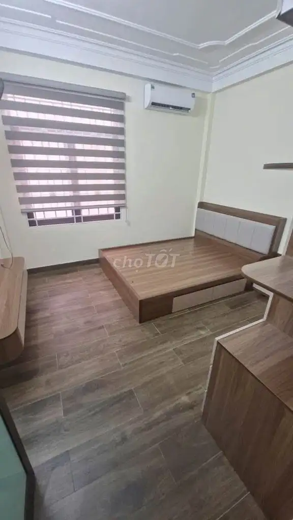 Cho thuê nhà riêng 65m2, 4.5 tầng, 5PN, Đội Cấn, Ba Đình