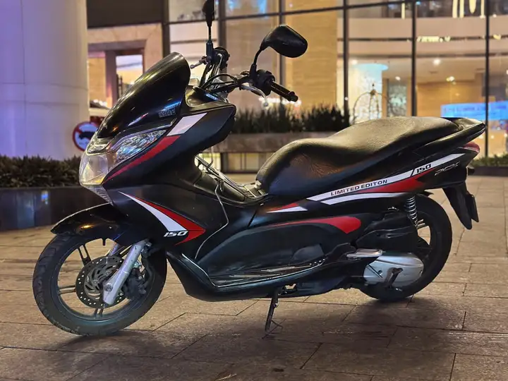 Honda PCX 2011, 125 куб.