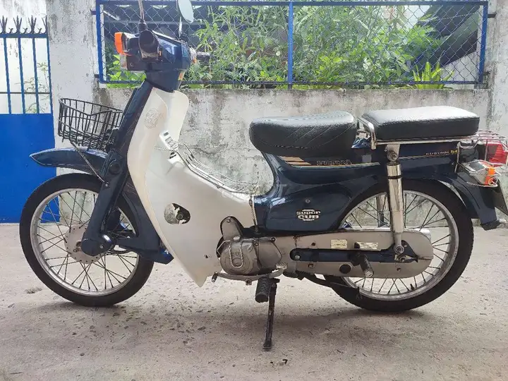 Honda Super Cub бело-синий, Япония